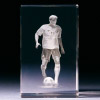 Glasblock - Fussballspieler dribbelnd